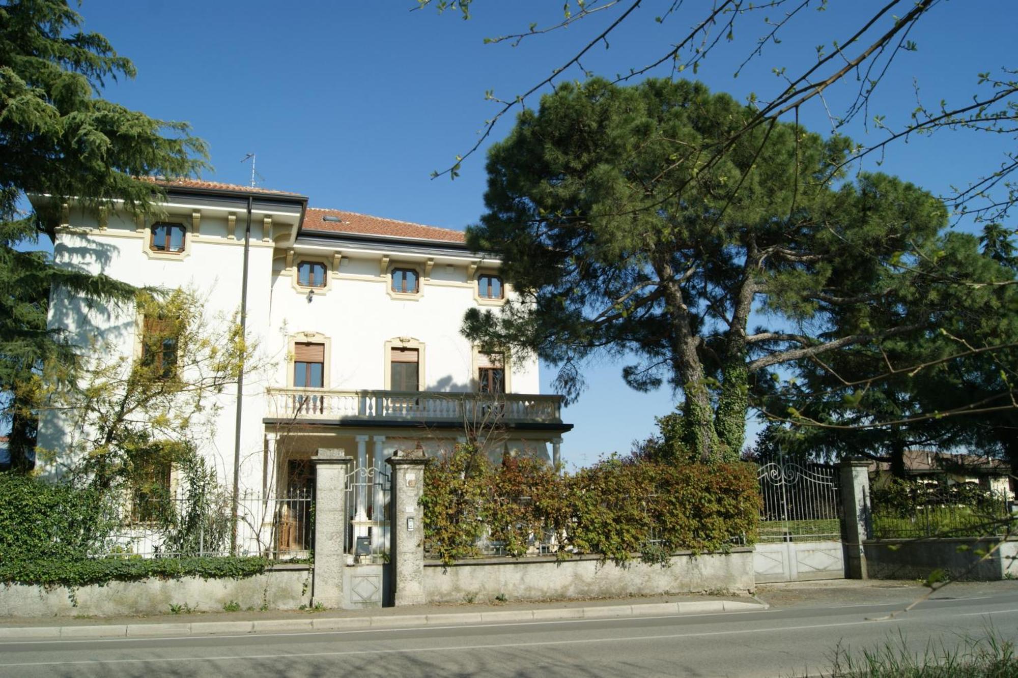 Il Bozzolo Eco Boutique Apartments فاليجيو سول مينشيو المظهر الخارجي الصورة